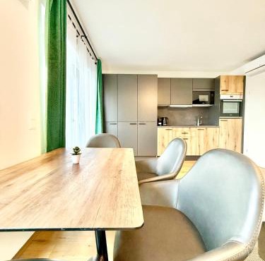 Apartment mit Balkon und Parkplatz