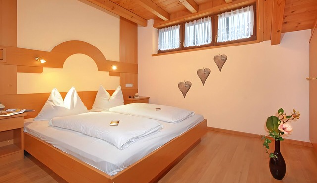 Apartment 'Obermairhof Abendrot' with Mountain View, Shared Terrace and Wi-Fi in San Giacomo