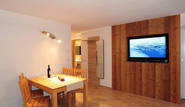 Apartment "Steinhaus L" with Mountain View, Shared Pool & Wi-Fi in Valle Aurina