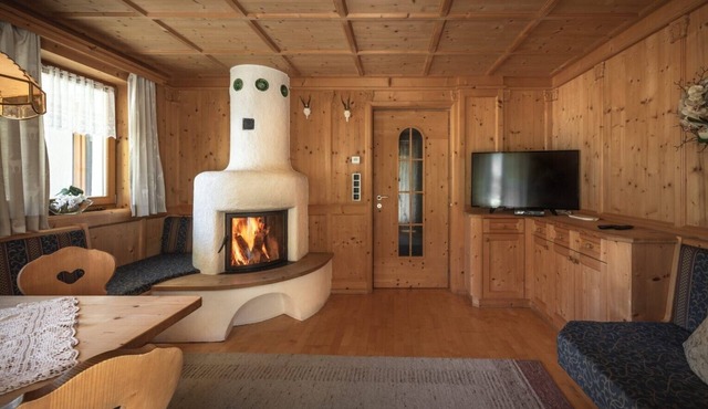 Apartment "Steinhaus XL1" with Mountain View, Shared Pool & Wi-Fi in Valle Aurina