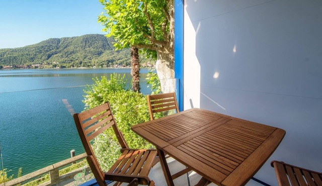 Apartment with 180° view of Lake Lugano in Ponte Tresa (LA FINESTRA BLU) in Ponte Tresa