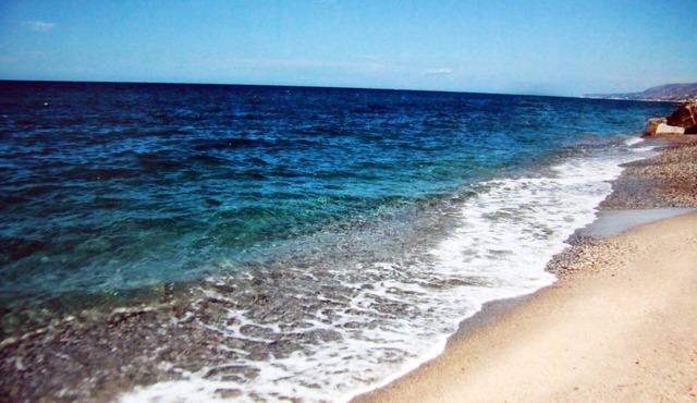 Attic apartment directly by the sea with large terrace incl. air conditioning in Spadafora