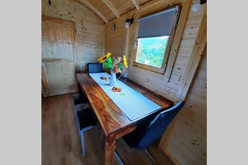 Autarkes Tiny House mit Rheinblick in Rümikon