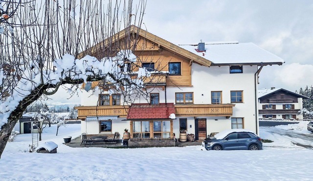 Beautiful apartment for 3 people with WIFI, TV and balcony in Ausserweerberg