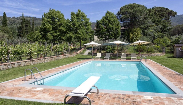 Beautiful private villa with WIFI, private pool, A/C, TV, patio, panoramic view, close to Cortona in Cegliolo