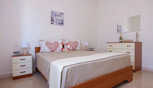 Beautiful villa for 6 people with A/C, WIFI, TV, terrace and panoramic view in Torre Lapillo