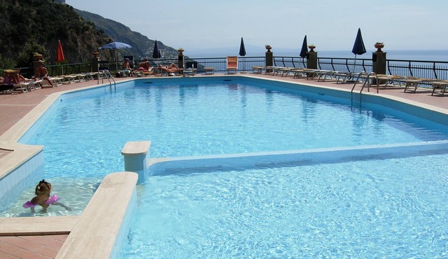 Belview Positano, 2 bedrooms, balcony, impressive panorama, free wi-fi, parking in Positano