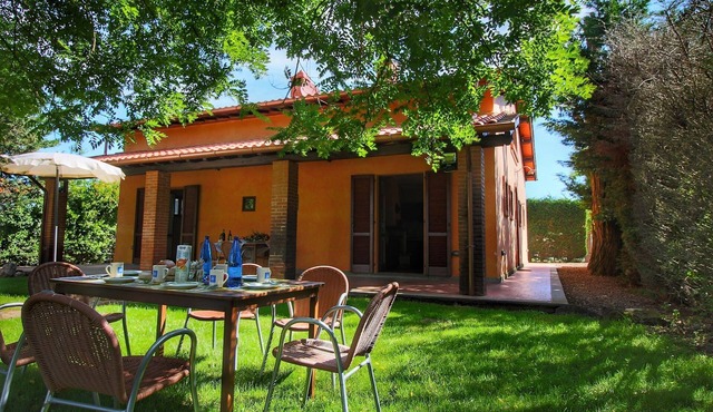 Belvilla by OYO Attractive mansion with pool in Chianacce