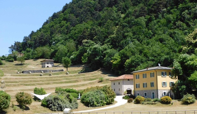 BORGO PARADISO - Charming 6-bedroom, 18 guests mas immersed in 15 acre parkland in Tignale