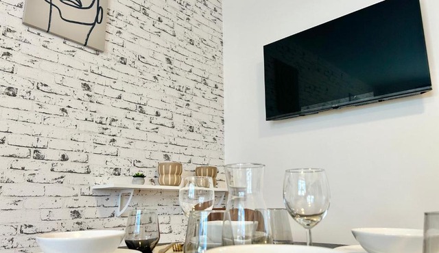 Brand New Central & Modern Apartment