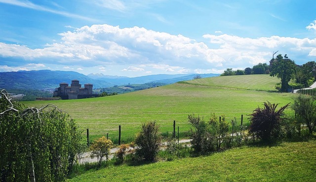 Breathtaking villa with Parking&Garden in Torrechiara