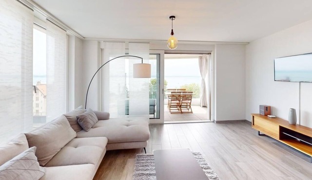 Bright & Spacious 2-bed Apartment - with Balcony & Lake View! in Neuchâtel