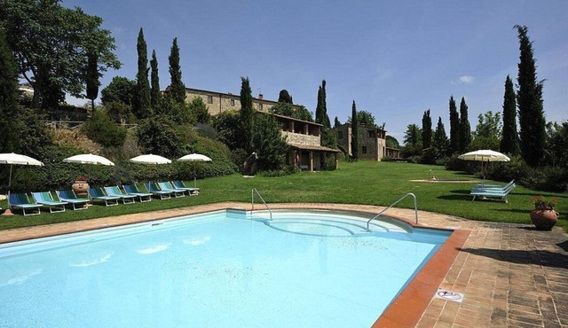Casa Emide D: A graceful apartment in a history-rich eighteenth-century estate, with Free WI-FI. in Sinalunga
