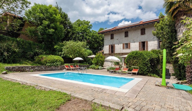 Casa Frey apt. 1 three-room apartment on Lake Orta with garden and swimming pool in Vacciago