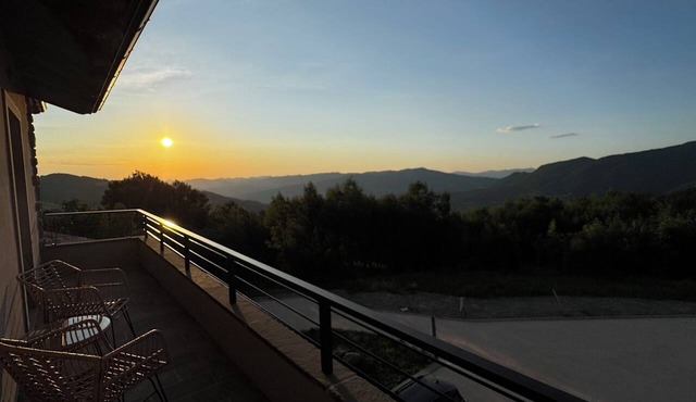 Casa Magnolia: Spacious Boutique Mountain Home - 4 Bathrooms - Panoramic Views in Sestola
