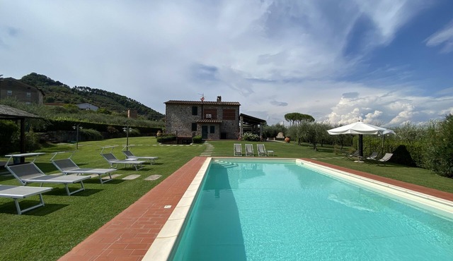 Casa Marisa - Independent villa with private pool, A/C, wifi in Tuscany in Colle di compito