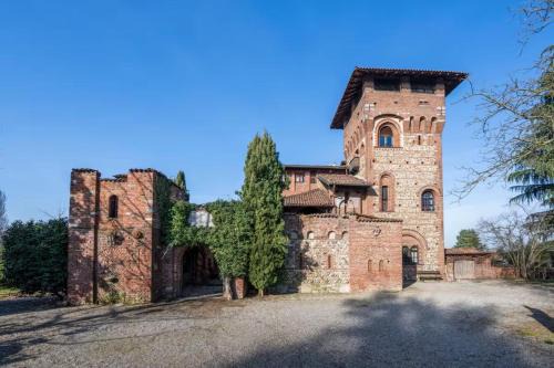 Castello dei Cento Tetti - La Dolciniana in Cassano Magnago