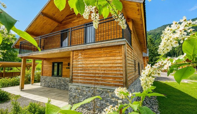 Chalet by a lake and near ski resorts
