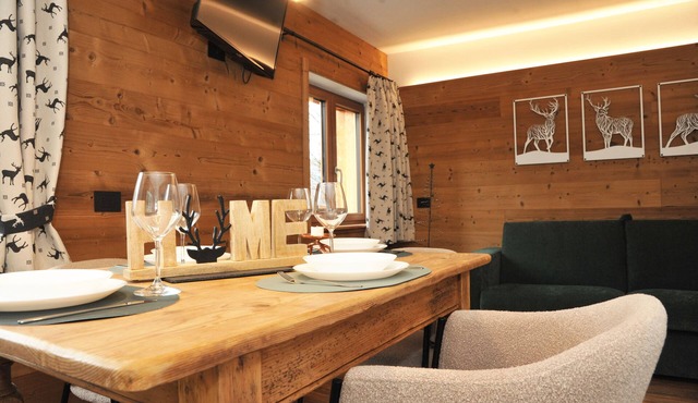 Chalet Peter Serrada, a few meters from the slopes, in villa surrounded by forest in Serrada