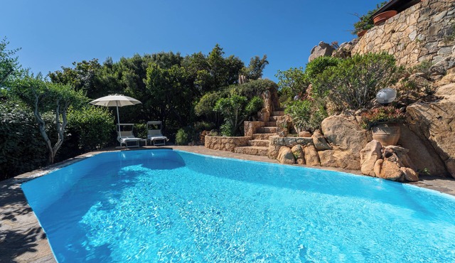 Charming Boutique Villa with amazing garden and private pool in Trinità d’Agultu e Vignola