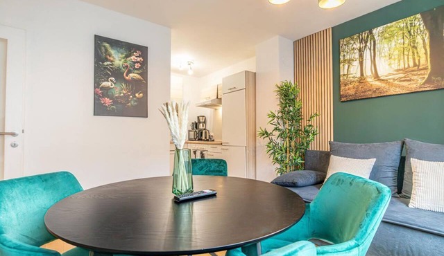 Charming 1BR Retreat Moments from Reumannplatz U1