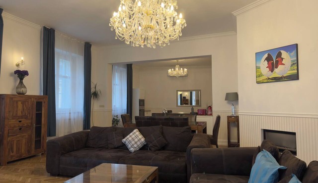 Charming 3-Bedroom Apartment in the Heart of Wien in Vienna