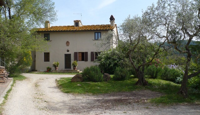 Charming centuries old farmhouse with a pool ans large semi-covered terrace in Scandicci