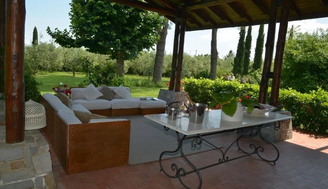 Charming villa with private pool and hot tub Jacuzzi at the gates of Chianti in terranuova bracciolini