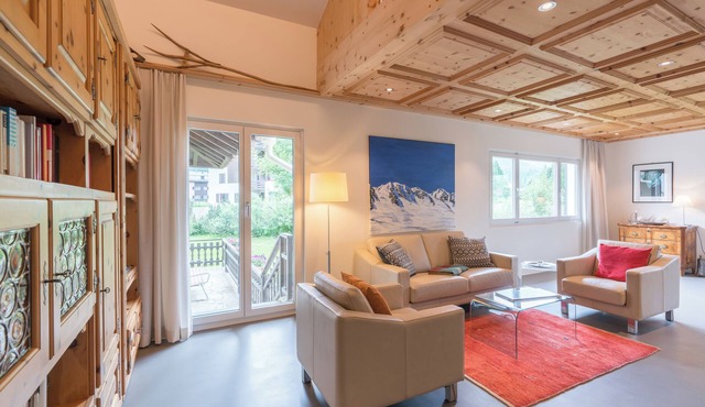 Chesa Lagrev 1 – Spacious Apartment with Fireplace & Terrace in Sils/Segl Maria