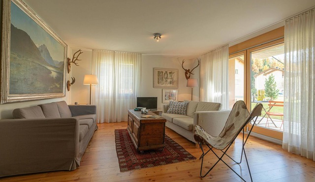 Chesa Radonda 1 – Modern Apartment with a Terrace & Mountain Views in Sils/Segl Maria