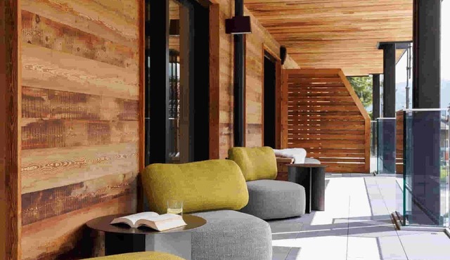 Chic 2 Bedroom condo in Madonna di Campiglio W/Hot tub & Sauna. PET FREE ZONE! in Madonna di Campiglio