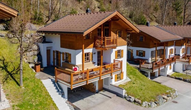 Comfortable Alpine Chalet for 12 in Wald im Pingzau
