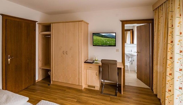 Comfortable double room with shower, WC and balcony - Weinschreiber, Apart &