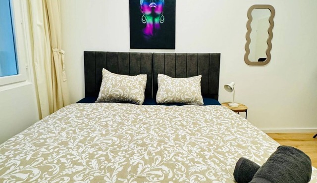 Comfy & Spacious Room | 7-Min Walk to Westbahnhof