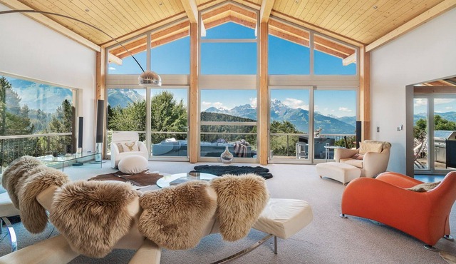 Contemporary luxury chalet - 6/7 bedrooms. Free WiFI in Villars sur Ollon