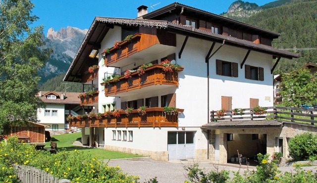 Cosy apartment for 8 people with WIFI, TV, balcony, pets allowed and parking in Mazzin