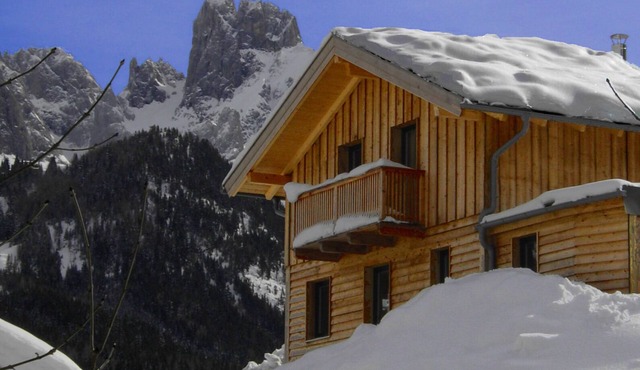 Cosy new log cabin amidst idyllic ski, walk, mountain bike region or to relax
