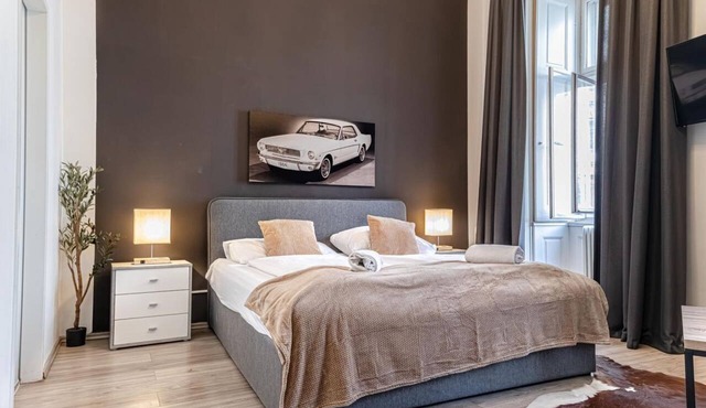 Cozy Hotel Room with View | Mariahilferstr