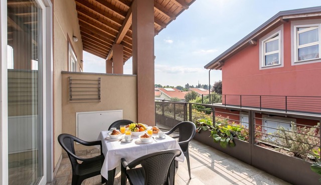 Cozy Ispra Residence with Terrace, near Beach (Sleeps 3)Air-Con, Ispra, Italy in Ispra