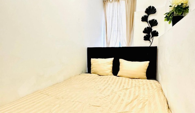 Cozy Private Room in Shared Apt. Great Location