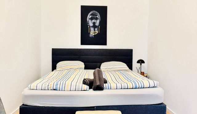 Cozy Stay in Shared Apt Short Walk to Westbahnhof