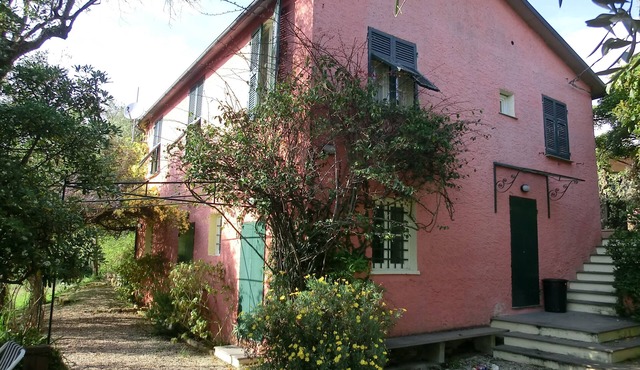 Delightful 4-bedroom villa in private olive grove with WiFi in Chiavari in Chiavari