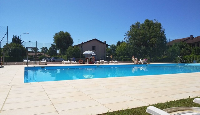 Delightful apartment with pool just steps from the lake in Monvalle