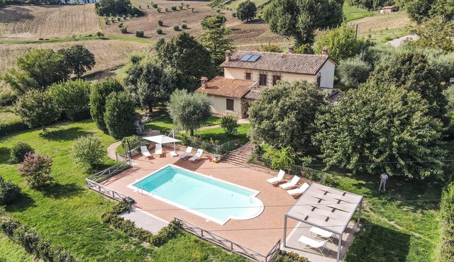 Detached villa with private pool & air conditoning at 1km from shops/restaurants in Avigliano Umbro