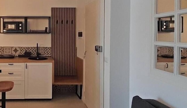 DIMORA "RIGHT&LEFT" Double accommodation, center of Bari, ideal for 2 families in Bari