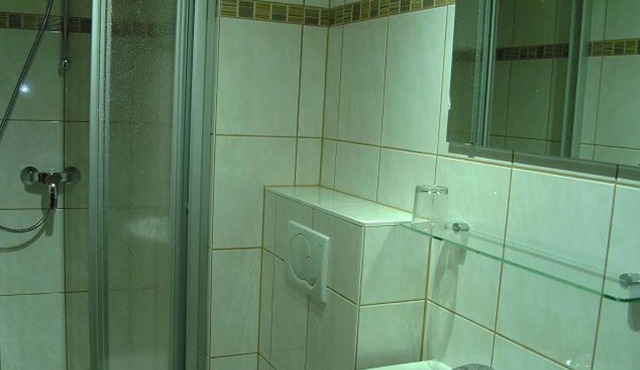 Doppel- Oder Dreibettzimmer - Alte Schule