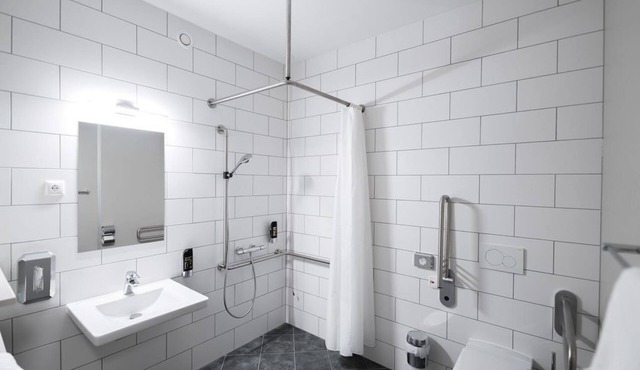 Doppelzimmer, Dusche, WC, Behindertengerecht - Lakeside77 Hotel