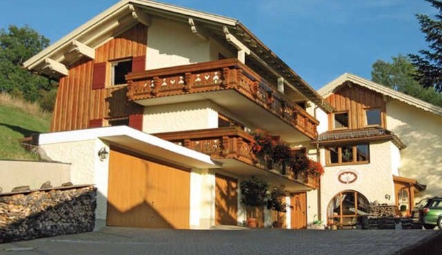 Double room/overnight stay with south-facing balcony 3 - Landhaus Windrose in Jungholz
