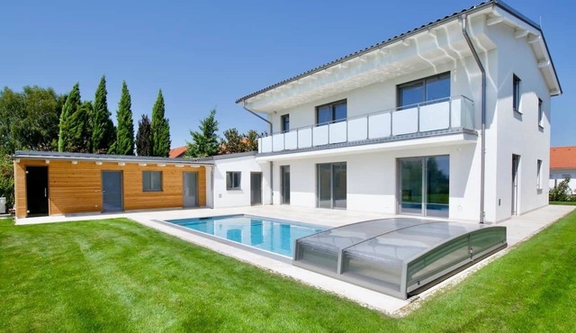 Dream villa, 4 bedrooms, pool, sauna, garden in Gols