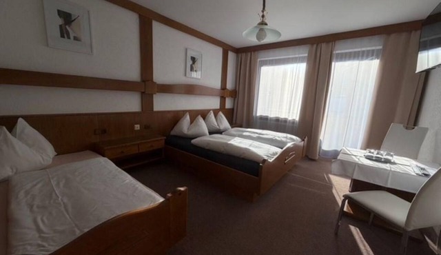 Dreibettzimmer - Frühstückspension Appartements Wasserer